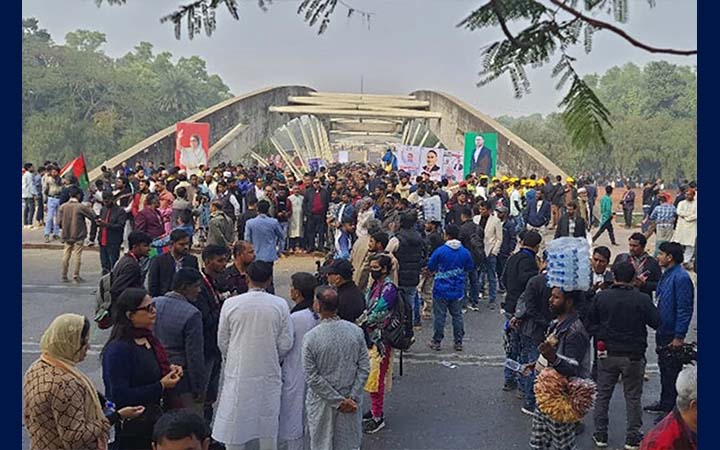 জিয়ার সমাধিতে তারেক রহমানের আগমন ঘিরে নেতাকর্মীদের ভিড়