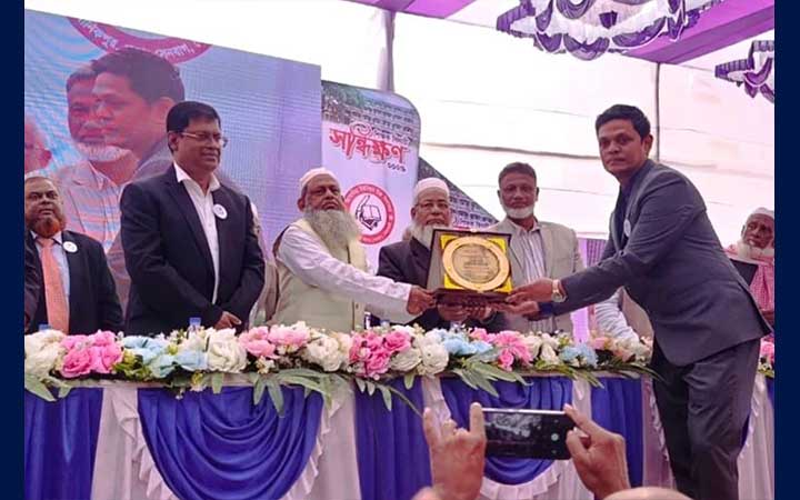 সেনবাগে ৪৫ বছর পর দুই শিক্ষকের রাজকীয় বিদায়