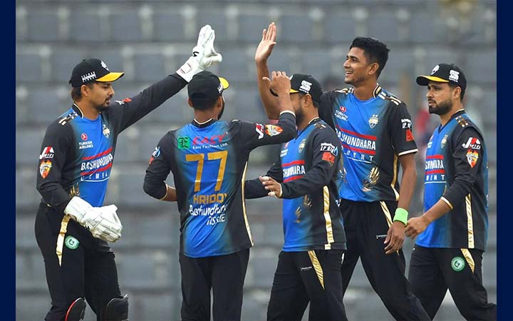 চট্টগ্রামকে ১০২ রানে বেঁধে ফেলল রংপুর