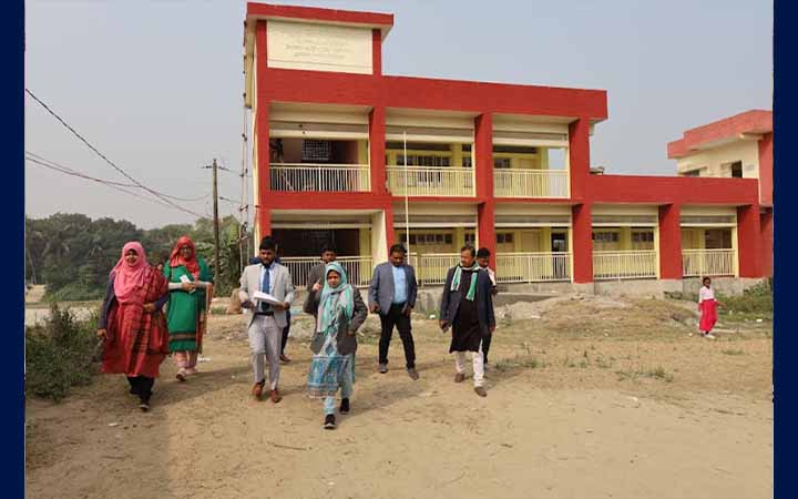 গজারিয়ায় ভোটকেন্দ্রের প্রস্তুতি পরিদর্শনে জেলা প্রশাসক