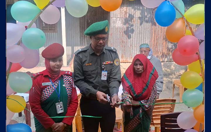 টাঙ্গাইলে গৃহহীন আনসার সদস্যকে ঘর হস্তান্তর