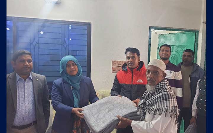 মোংলায় কম্বল পেলেন ১৬০ মাঝি