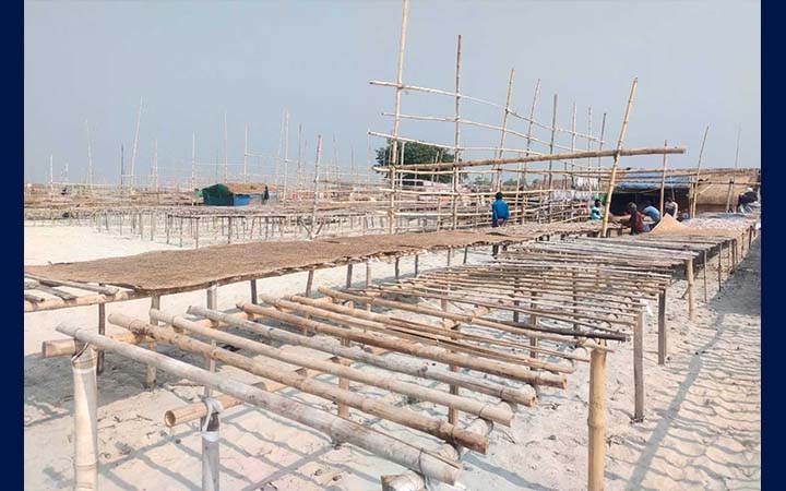 বনদস্যুদের তাণ্ডবে শুঁটকি মাছ আহরণে সংকটে জেলেরা
