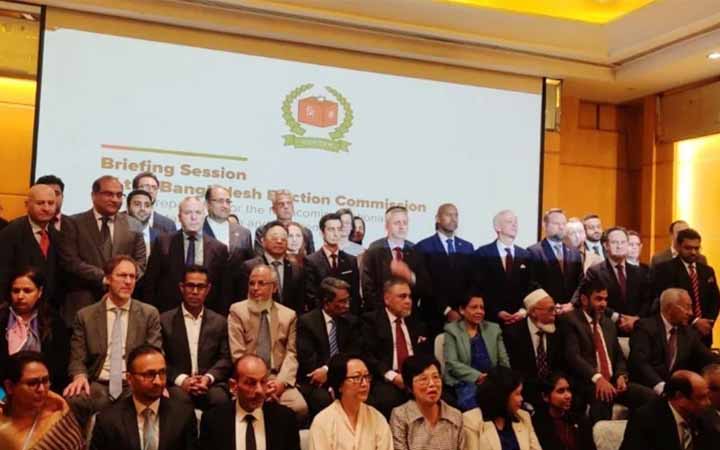 "নির্বাচনে ভোটারদের নিরাপত্তা নিশ্চিতে সর্বোচ্চ চেষ্টা করা হবে"