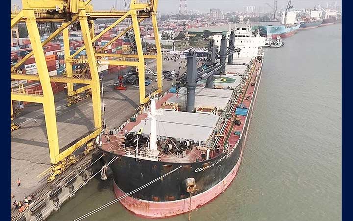 ২৭ হাজার টন ডিজেল নিয়ে জাহাজ এলো চট্টগ্রাম বন্দরে