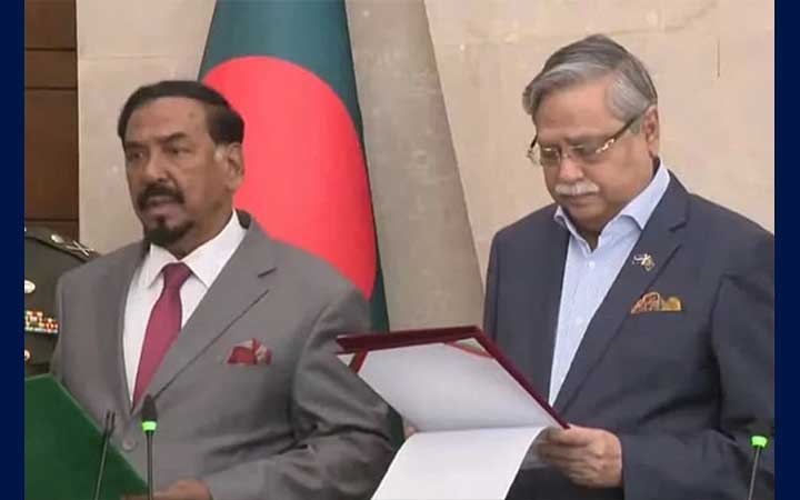 স্পিকার ও ডেপুটি স্পিকারকে শপথ পড়ালেন রাষ্ট্রপতি