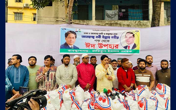 যাত্রাবাড়ীতে পাঁচ শতাধিক পরিবারের মাঝে নবীউল্লাহ নবীর ঈদসামগ্রী বিতরণ