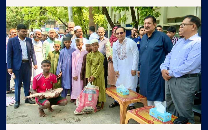 এতিমখানা ও মাদ্রাসার শিক্ষার্থীদের মাঝে মাছ বিতরণ করলেন ভূমিমন্ত্রী