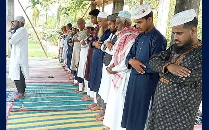 সৌদি আরবের সঙ্গে মিল রেখে গাইবান্ধায় ঈদ উদযাপন