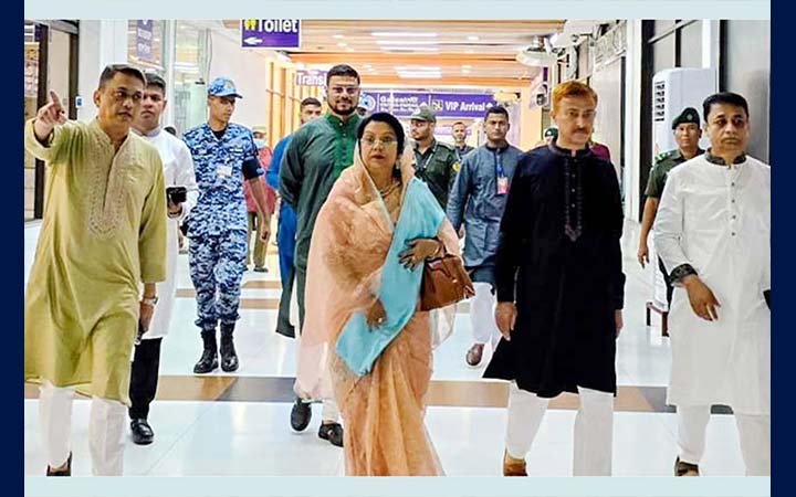 ঈদের দিনে বিমানবন্দর পরিদর্শনে মন্ত্রী