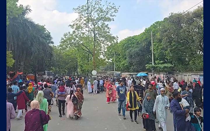 ঈদের দ্বিতীয় দিনেও জাতীয় চিড়িয়াখানায় দর্শনার্থীদের ঢল