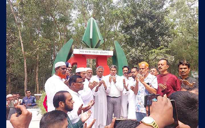 শ্রীপুরের সাতখামাইর গণকবরে শহীদদের প্রতি শ্রদ্ধা