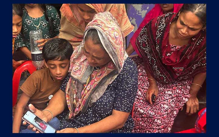 পদ্মায় বাসডুবি, ছেলেকে বাঁচাতে প্রাণ দিলেন মা