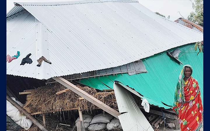 লালমনিরহাটে ঝড় ও শিলাবৃষ্টিতে লণ্ডভণ্ড একাধিক গ্রাম