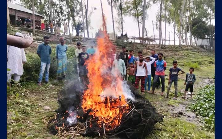 গাইবান্ধায় অভিযানের পর চায়না দুয়ারি জাল পুড়িয়ে ধ্বংস