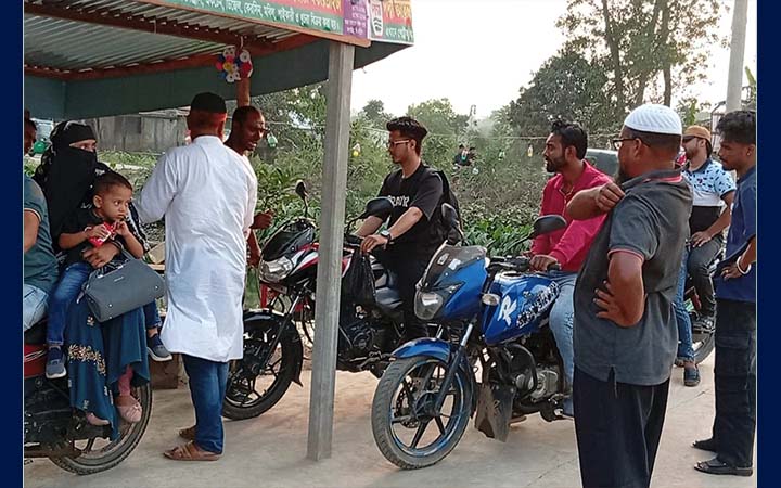 ব্রাহ্মণবাড়িয়ায় পেট্রোল-অকটেন নিতে ‘রঙ থেরাপি’