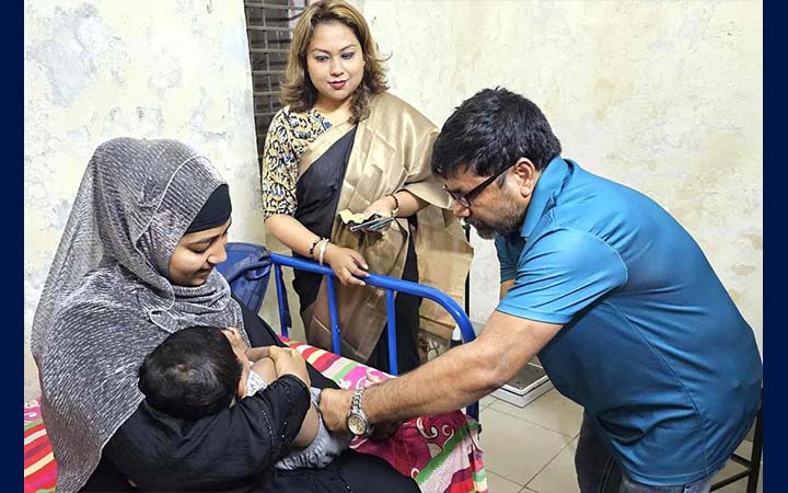 লৌহজংয়ে হাম-রুবেলার বিশেষ টিকাদান কর্মসূচির উদ্বোধন