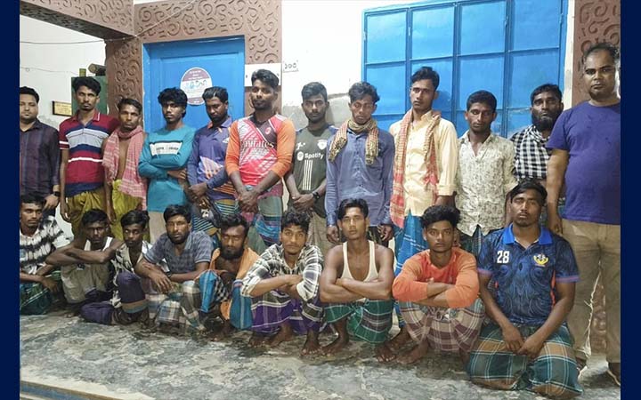 মেঘনায় জাটকা নিধন: ১৯ জেলে আটক, জরিমানা ৯৫ হাজার টাকা