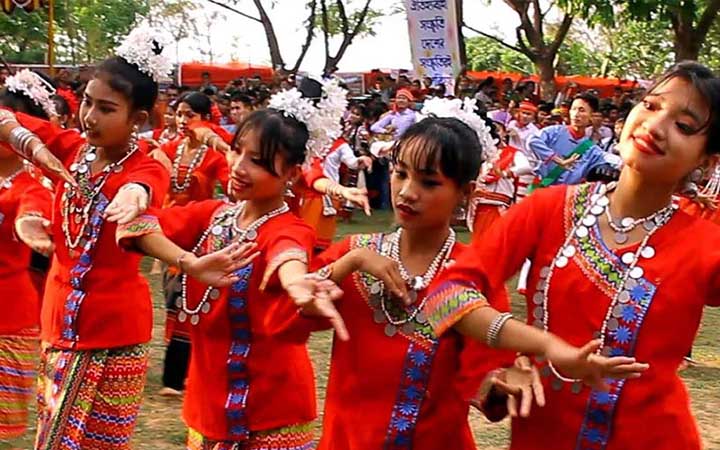 রাঙামাটিতে জমজমাট বৈসাবি মেলা