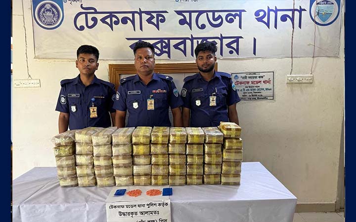 টেকনাফে মুরগির খামারে মিলল ৫ লাখ ইয়াবা