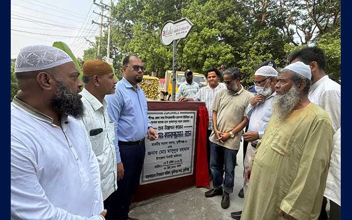 মুন্সীগঞ্জ  খাল খনন ও সড়ক মেরামত কাজের উদ্বোধন