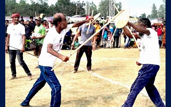 মহাদেবপুরে লাঠিয়ালদের কসরত, উৎসবে মাতলো হাজারো মানুষ