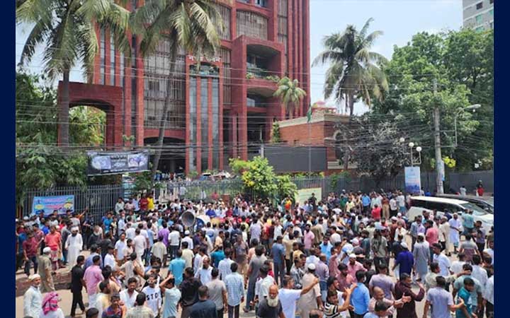 নারায়ণগঞ্জে হকার পুনর্বাসনের দাবিতে বিক্ষোভ সমাবেশ