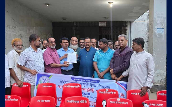 ভালুকা উপজেলা স্বাস্থ্য কমপ্লেক্সে হুইলচেয়ার ও চেয়ার বিতরণ