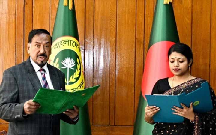 শপথ নিলেন এনসিপির নুসরাত তাবাসসুম