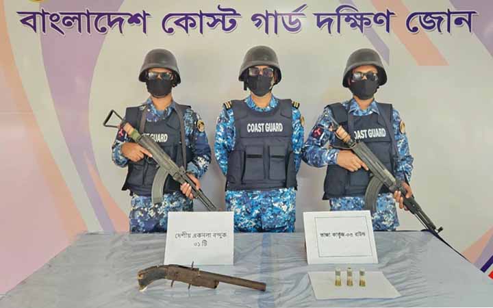 ভোলার দৌলতখানে দেশীয় আগ্নেয়াস্ত্র ও কার্তুজ জব্দ