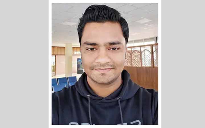 চাঁপাইনবাবগঞ্জে পুলিশ পিটিয়ে বিএনপি নেতা গ্রেফতার