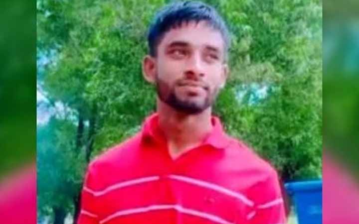 কুমিল্লায় গাছ থেকে পড়ে যুবকের মৃত্যু