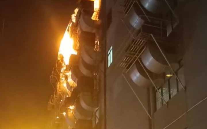 ভালুকায় একটি পোশাক কারখানায় অগ্নিকাণ্ড