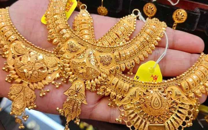 বাজারে সোনার দাম পতন, এখন ভরি মাত্র ২৩৮১২১ টাকা