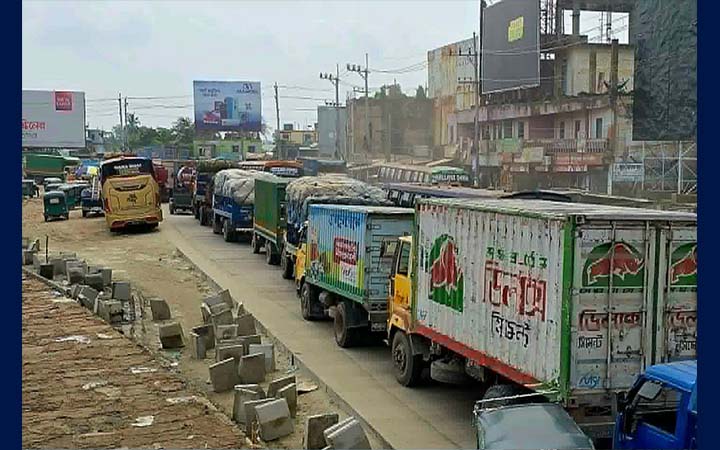 ঢাকা-সিলেট মহাসড়কের ১২ কিলোমিটার অংশে ভোগান্তি