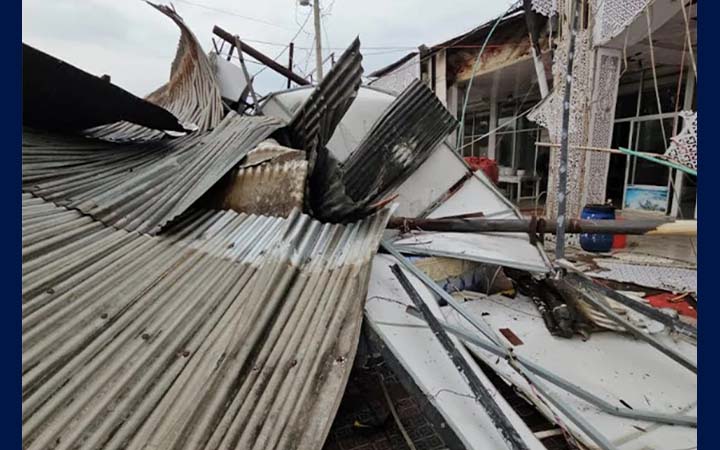 ঝড়ে মুন্সীগঞ্জের শিমুলিয়া ঘাটের ১২ দোকান লন্ডভন্ড