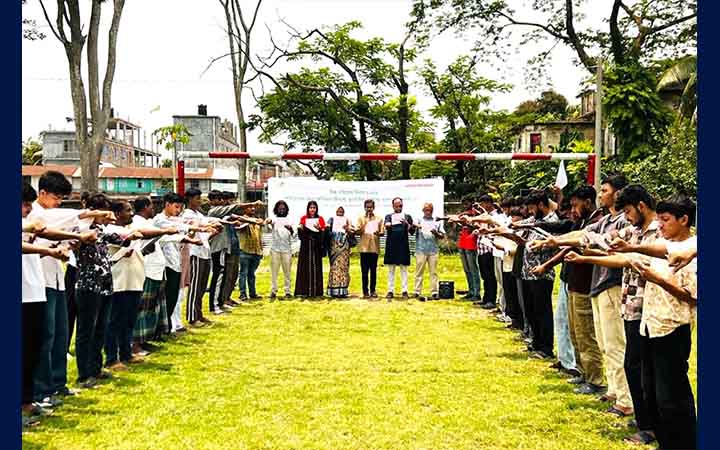কলাপাড়ায় জীবাশ্ম জ্বালানির বিরুদ্ধে তরুণদের ব্যতিক্রমী শপথগ্রহণ