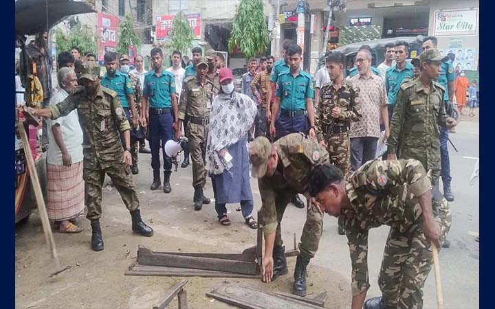 চট্টগ্রামে সড়ক-ফুটপাত থেকে দেড় শতাধিক দোকান উচ্ছেদ