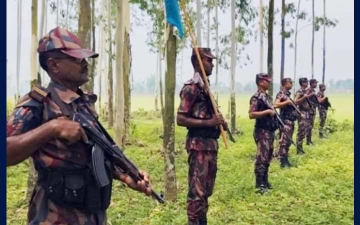 ফুলবাড়ী সীমান্তে পুশইন ঠেকাতে বিজিবির কঠোর নজরদারি