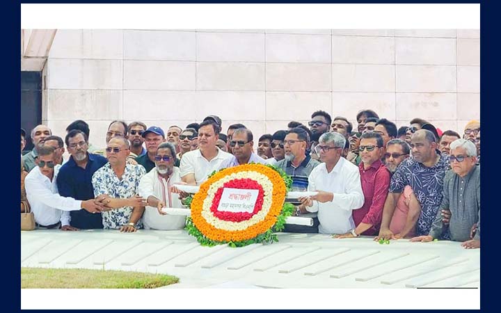 শহীদ জিয়া ও খালেদা জিয়ার সমাধিতে বগুড়া মহানগর বিএনপির শ্রদ্ধা নিবেদন