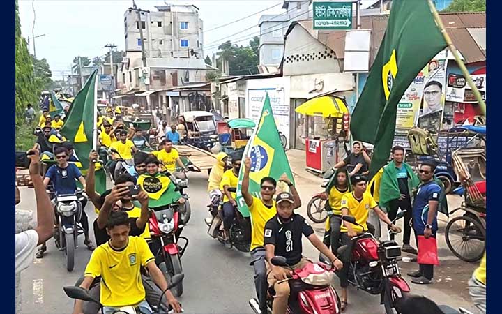 গাইবান্ধায় ব্রাজিল সমর্থকদের মোটরসাইকেল শোভাযাত্রা