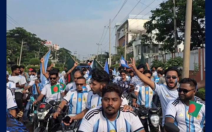 সোনারগাঁয়ে আর্জেন্টিনা সমর্থকদের বর্ণাঢ্য মোটরসাইকেল শোভাযাত্রা