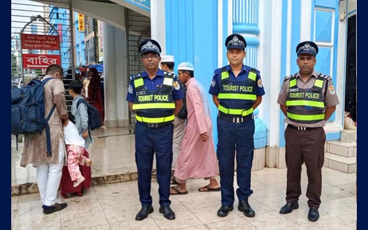 শাহজালাল (রহ.) মাজারে পর্যটকদের নিরাপত্তায় ট্যুরিস্ট পুলিশ