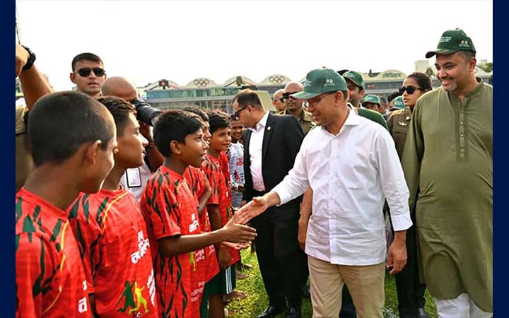 খেলাধুলার পাশাপাশি লেখাপড়াতেও এগিয়ে যেতে হবে: প্রধানমন্ত্রী