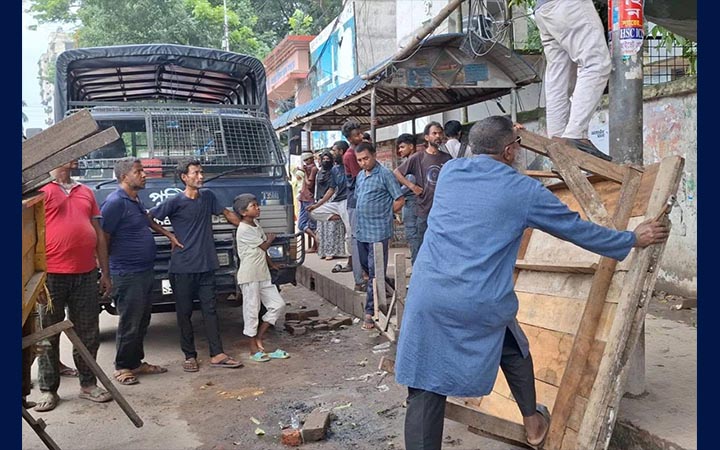 যানজটমুক্ত বগুড়া গড়তে ফুটপাত উচ্ছেদ অভিযান শুরু