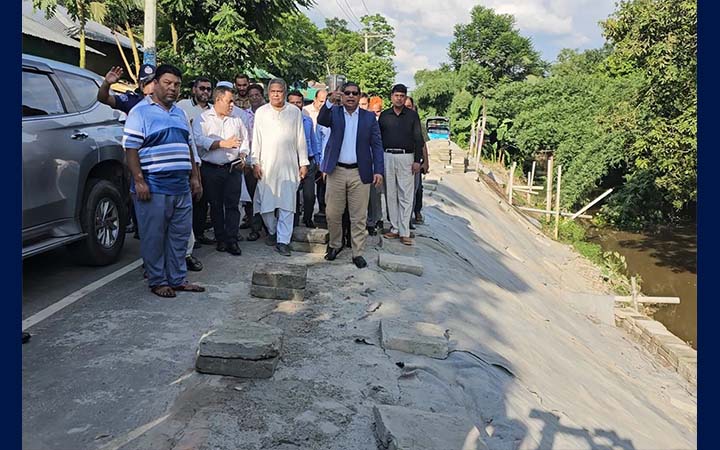 ৯ কোটি টাকার সড়ক ধস: পরিদর্শনে স্থানীয় সরকার প্রতিমন্ত্রী