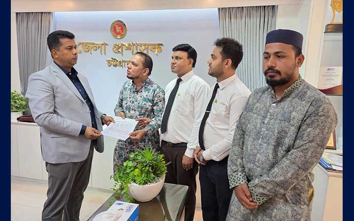 চট্টগ্রামে তৈলারদ্বীপ ব্রিজের টোল আদায় বন্ধের দাবিতে স্মারকলিপি
