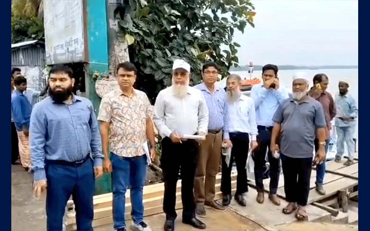 সুগন্ধা নদীর ওপর সেতু নির্মাণের প্রস্তাবিত স্থান পরিদর্শনে সচিব