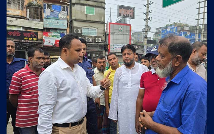 কেরানীগঞ্জে রাস্তায় ময়লা ফেলতে গিয়ে আটক, নিজ খরচে পরিষ্কারের নির্দেশ