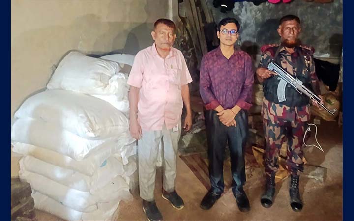 উখিয়ায় যৌথ অভিযানে ১৩০ বস্তা সার উদ্ধার